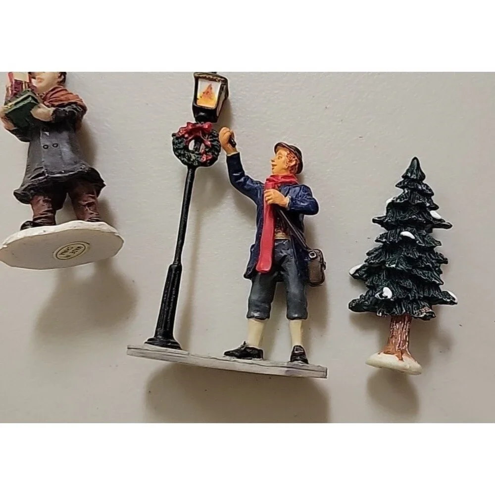 Lemax Christmas Village Figures Accessory Tree‎ Presents lantern light lot